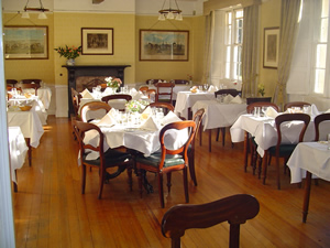 dining room at hunters hotel